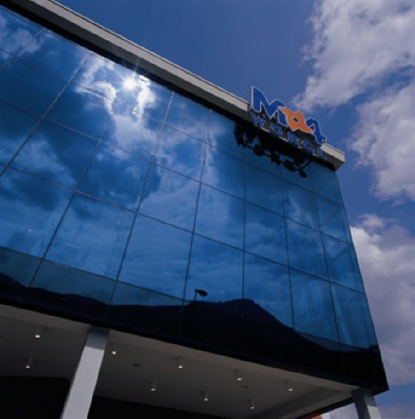 veredelte Glasfassade Kaufhaus M4 in W&uuml;rgl (A)