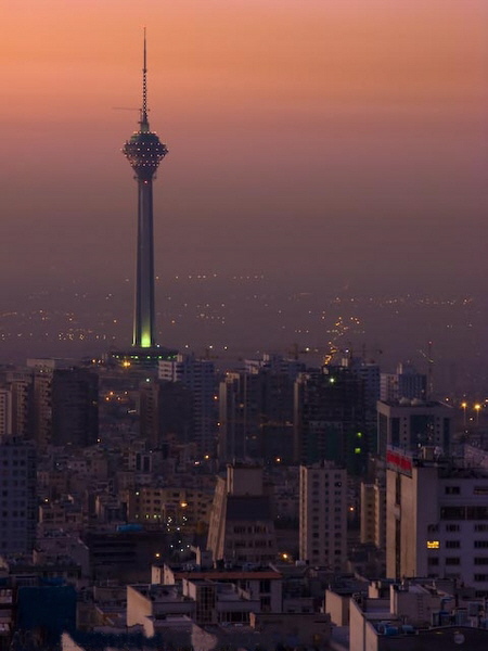 Milad Tower Teheran, veredelt mit Signapur, da keine Befahranlage m&ouml;glich